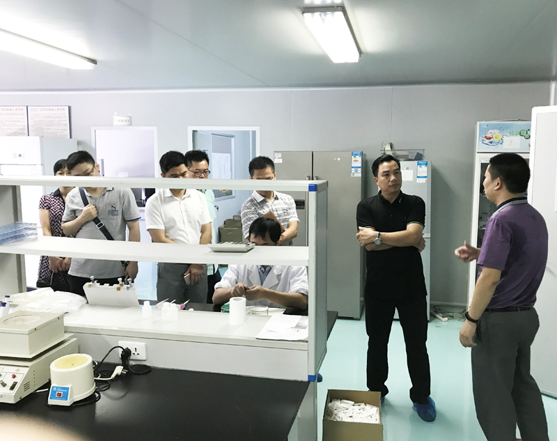 佛山市南海區(qū)食品藥品監(jiān)督管理局領導蒞臨我司參觀指導