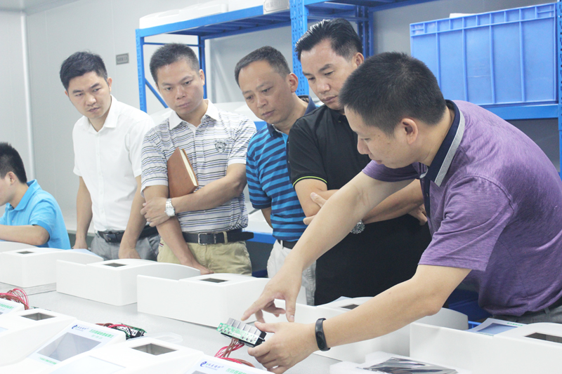 佛山市南海區(qū)食品藥品監(jiān)督管理局領導蒞臨我司參觀指導