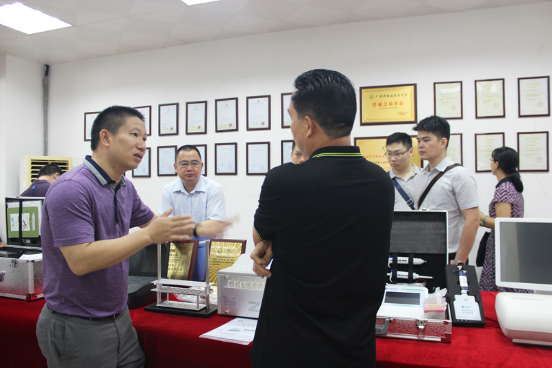 佛山市南海區(qū)食品藥品監(jiān)督管理局領導蒞臨我司參觀指導