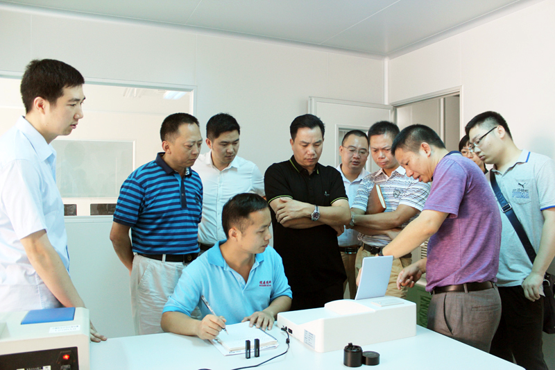 佛山市南海區(qū)食品藥品監(jiān)督管理局領導蒞臨我司參觀指導
