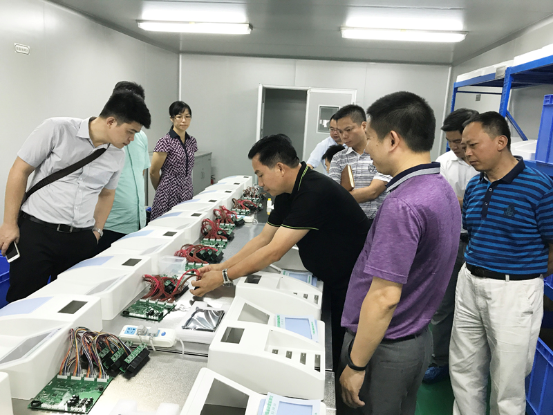 佛山市南海區(qū)食品藥品監(jiān)督管理局領導蒞臨我司參觀指導