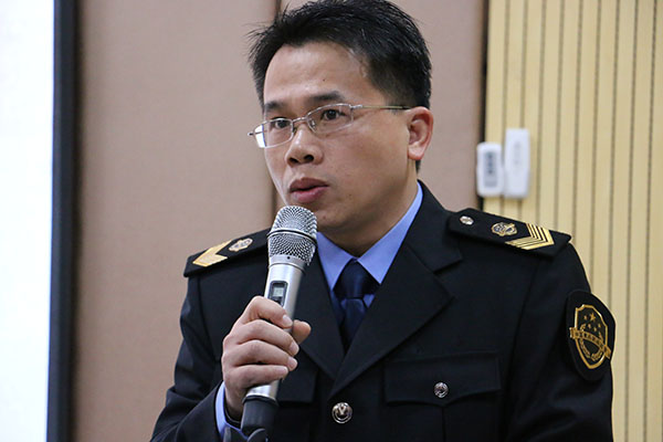 南海區(qū)食品藥品監(jiān)督局獅山分局食用農(nóng)產(chǎn)品快檢設(shè)備捐贈(zèng)儀式在獅山舉